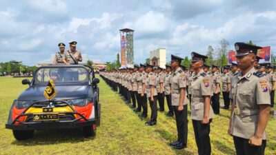 Kapolda Kalteng Lantik 374 Bintara Polri, Beri Penghargaan 4 Lulusan Terbaik