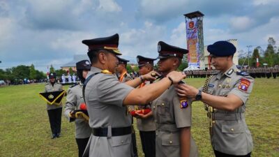 Kapolda Kalteng Lantik 374 Bintara Polri Dan Beri Penghargaan 4 Lulusan Terbaik