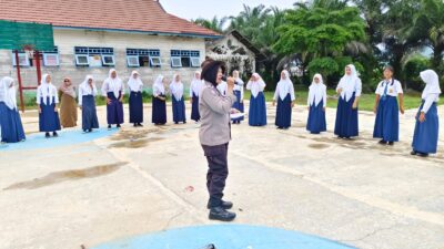 Di SMP 2 Menthobi Raya, Satbinmas Polres Lamandau Beri Edukasi Pelajar