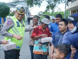 Jumat Berkah, Dirlantas Polda Aceh Berbagi dengan Abang becak