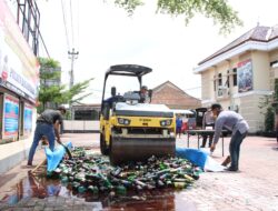 Pemusnahan Ribuan Botol Miras Jelang Pergantian Tahun oleh Polres Banjarnegara