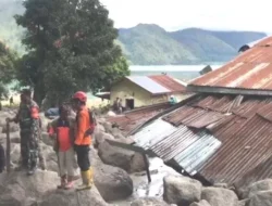 Salurkan Bantuan, KMDT Peduli Korban Banjir Bandang Humbahas