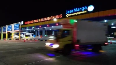H-2 Nataru, Arus Lalu Lintas di GT Kalikangkung Ramai Lancar