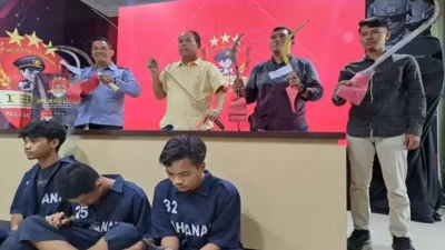 Nantang Tawuran, Tiga Remaja Semarang Live Instagram Sambil Bawa Sajam