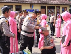 Kapolres Rembang Pimpin 58 Personil Polres Rembang Naik Pankat TMT 1 Januari 2024