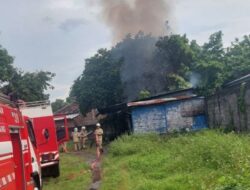 Dramatis! Dua Bocah Berhasil Diselamatkan Warga saat Terjebak Kebakaran Rumah di Kalibanteng Semarang
