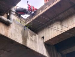 Pemotor Jatuh dari Flyover Pelabuhan Tanjung Emas, Dishub Semarang Akan Pasang “Water Barrier”