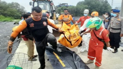 Mayat Pria Tanpa Identitas Ditemukan Mengapung di Kolam Tinja Semarang