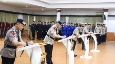 Kapolda Jateng Memimpin Serah Terima Jabatan Dansat Brimob Polda Jateng dan Kapolres Batang