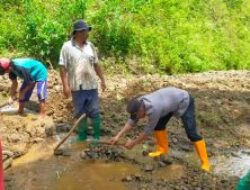 TNI-Polri di Banjarnegara Kerja Bakti Bersihkan Material Longsor di Punggelan