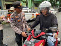 Sebar Selebaran Larang Knalpot Brong, Polres Banjarnegara Wujudkan Pemilu Damai