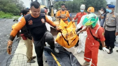 Pria Berbaju ‘Bawaslu’ Ditemukan Tewas di Kolam Tinja Kota Semarang
