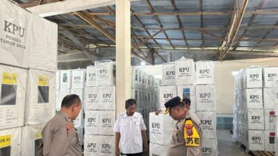 Lakukan Pengecekan, Kapolres Humbahas Perketat Pengamanan Logistik Pemilu di KPUD