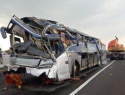 Tim TAA Polda Jateng Olah TKP Kecelakaan Bus PO Shantika di Pemalang