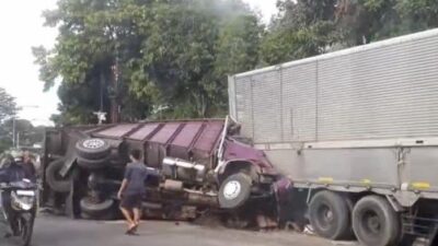 t Kecelakaan di Bawen Kabupaten Semarang, Libatkan Dua Truk dan 1 Mobil