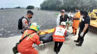 Identitas Mayat Di Pengelolaan Limbah Tinja Semarang, Tim Inafis Polrestabes Semarang dan Polsek Genuk Cek TKP
