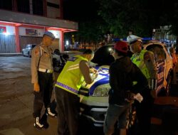 Penindakan Pelanggar Lalu Lintas oleh Personel Gabungan di Jalan Raya Pati