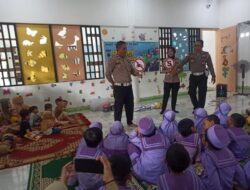 Pengenalan Rambu Lalu Lintas dan Helm Standar SNI di TK Aisyiyah 05 Pati