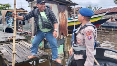 Personel KP XVIII-1022 Terjun Langsung Menyambangi Warga Pesisir Beri Himbauan