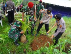 Polri dan TNI di Sukoharjo Gelar Karya Bakti Pengobatan Gratis dan Coolling System