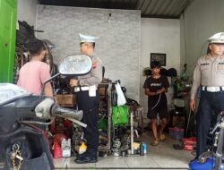 Satlantas Polresta Pati Sasar Bengkel Variasi di Tlogowungu Guna Sosialisasi Larangan Knalpot Brong