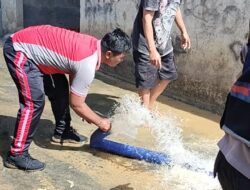 Solidaritas Tanggap Bencana: Kerja Bakti Polri-TNI dan Warga di Sukolilo