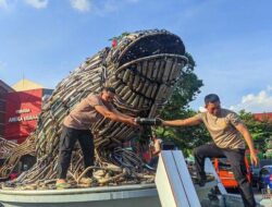 Satlantas Polresta Pati Dirikan Monumen 4.031 knalpot brong Menjadi Bentuk Ikan Bandeng
