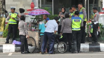 Penjual Es Puter Sugeng Riyanto Manfaatkan Momen Deklarasi Jateng Zero Knalpot Brong