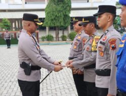 Kapolresta Pati Berikan Reward Kepada 28 Personelnya yang Berprestasi