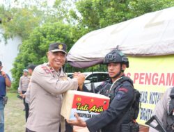 Motivasi Personel Pengamanan KPU Kobar, Wakapolda Kalteng Juga Beri Tali Asih