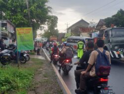 Jarak Dekat Jadi Penyebab, Sepeda Motor Honda Beat Tabrak Mobil Pick-Up