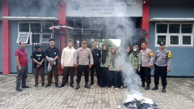 Pergantian Kepala Sekolah: Siswa SMK Manahijul Huda 2 Gelar Aksi Demonstrasi