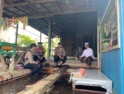 Laksanakan Patroli Dan Imbau Warga Di Desa Mangkatir, Personel Polsek Dushi Siaga Banjir