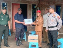 Kerja Bakti Bantu Warga Terdampak Angin Kencang, TNI-Polri di Dukuhseti Bersinergi