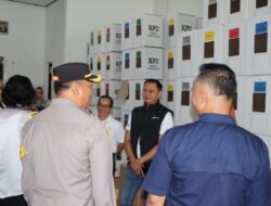 Kapolres Lamandau bersama Forkopimda Mendampingi Ketua KPU Kalteng Cek logistik Pemilu