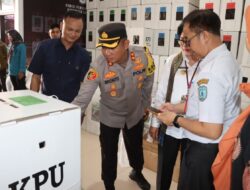 Kapolres Lamandau dan Forkopimda Dampingi Ketua KPU Kalteng Cek Logistik Pemilu