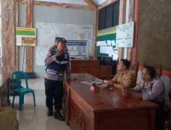 Beri Himbauan Cegah Hoax, Bhabinkamtibmas Polsek Pati Patroli Dialogis di Desa Winong