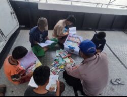 Sediakan Buku Bacaan Diatas Kapal Patroli, Tingkatkan Semangat Membaca Anak-anak