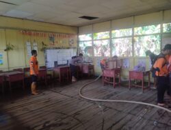 Pasca Banjir, Polres Barsel Gotong Royong Bersihkan Fasilitas Umum