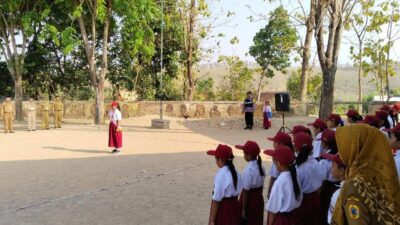 Bhabinkamtibmas Polsek Pucakwangi Lakukan Pembinaan Remaja di SD Negeri 2 Desa Lumbungmas