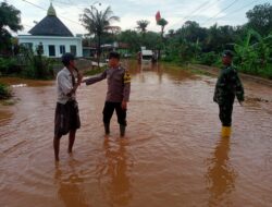 Pengamanan Lalu lintas Dilakukan Akibat Banjir di Jalan Raya Tayu – Puncel