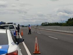 Tim Traffic Accident Analysis Polda Jateng Olah TKP Kecelakaan Bus PO Shantika di Tol Pemalang