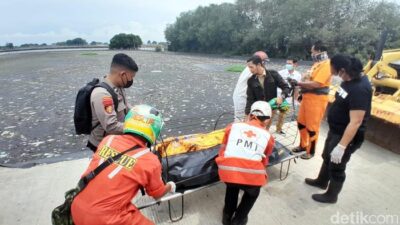 Breaking News! Mayat Laki-Laki Terapung di Tambak Rejo Semarang