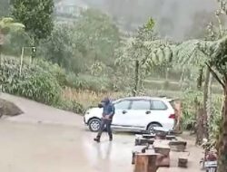 Sejumlah wilayah di Klaten dilanda hujan abu akibat erupsi Merapi
