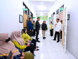 Jokowi Cek Ketersediaan Alat USG saat Kunker ke Grobogan