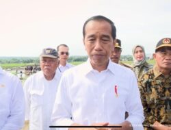 Kunjungi Pabrik Teh di Tegal, Jokowi Sapa Karyawan
