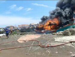 Kapal Nelayan di Pelabuhan Kluwut Brebes Ludes Terbakar Diduga Akibat Korsleting