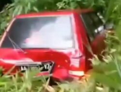 Satu Mobil Masuk Jurang usai Tabrakan Beruntun di Tanjakan Sikelir Banjarnegara