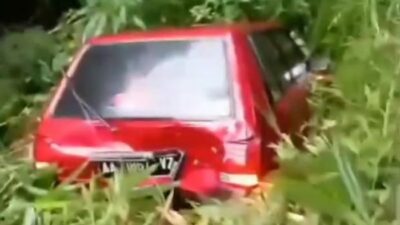 Satu Mobil Masuk Jurang usai Tabrakan Beruntun di Tanjakan Sikelir Banjarnegara