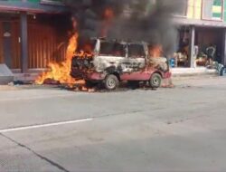 Lima Terluka usai Mobil Carry Terbakar Depan Pasar Ngawen Blora
